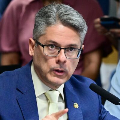 Senador Alessandro Vieira recomenda rejeição da PEC das Prerrogativas