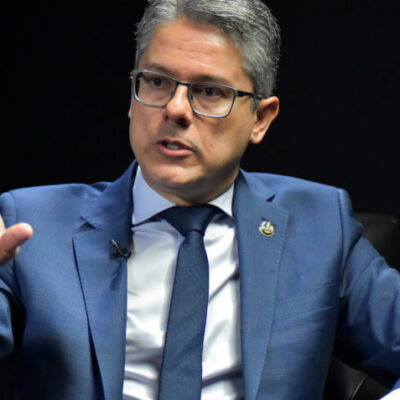 Senador Alessandro Vieira é relator e promete rejeitar PEC da Blindagem