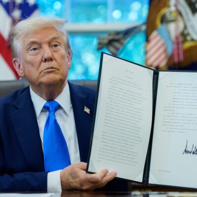 Trump anuncia ‘Gold Card’ de residência e aumenta taxa de vistos H-1B