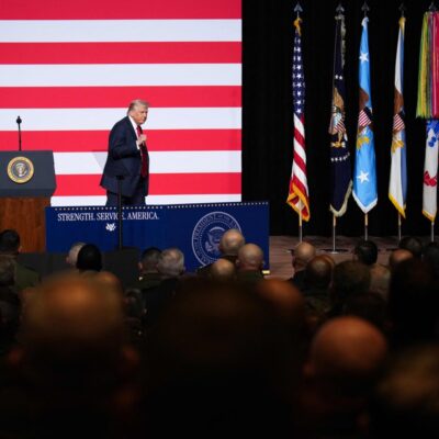 Trump propõe cidades americanas como campos de treinamento para tropas em resposta a ‘invasão interna’