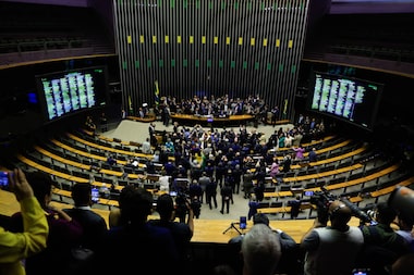 Veja quem são os 12 deputados do PT que apoiaram a PEC blindagem na NPRP