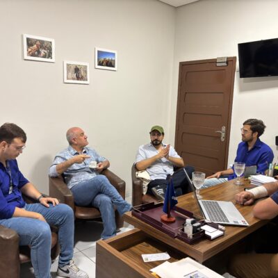 Pesquisadores visitam Câmara Municipal de Currais Novos em busca de informações sobre o escritor José Bezerra Gomes