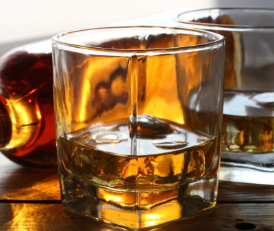 1 em cada 5 garrafas de uísque ou vodca vendidas no Brasil é falsificada