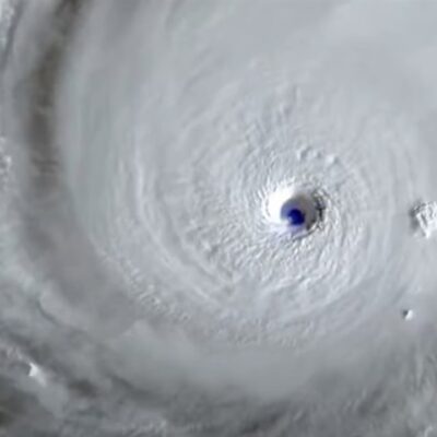 Aeroportos da Jamaica seguem fechados durante passagem do Furacão Melissa