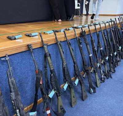 Armas de exércitos sul-americanos são encontradas em megaoperação contra o CV no RJ