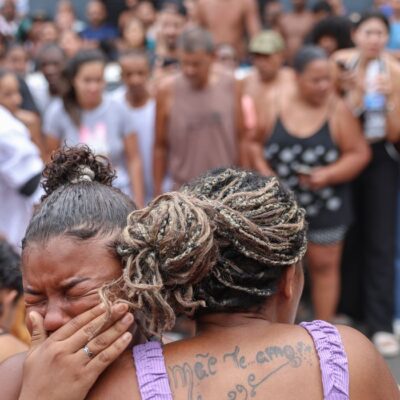Ativistas denunciam massacre após maior operação policial no Rio