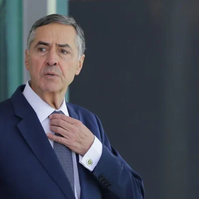 Barroso anuncia saída do STF e abre vaga para indicação de Lula