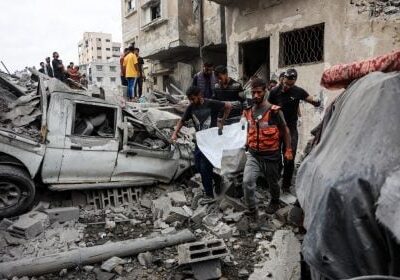 Bombardeios israelenses em Gaza deixam pelo menos 100 mortos, incluindo 35 crianças