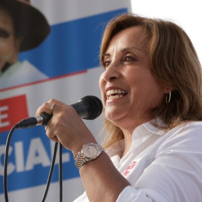 Congresso do Peru aprova afastamento da presidente Dina Boluarte