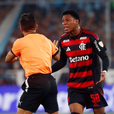 Conmebol divulga áudio do VAR sobre expulsão de Plata em Racing x Flamengo
