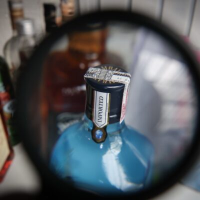 Crise do metanol revela falhas e fraudes no setor de bebidas no Brasil