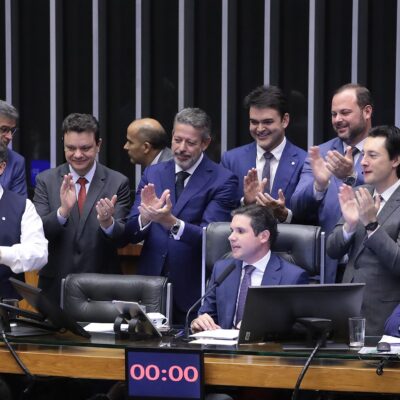 Câmara aprova isenção do IR para quem ganha até R$ 5 mil, avanço para Lula