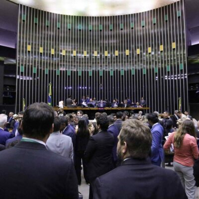 Câmara aprova isenção do IR para quem ganha até R$ 5 mil e aumenta tributo para altos rendimentos