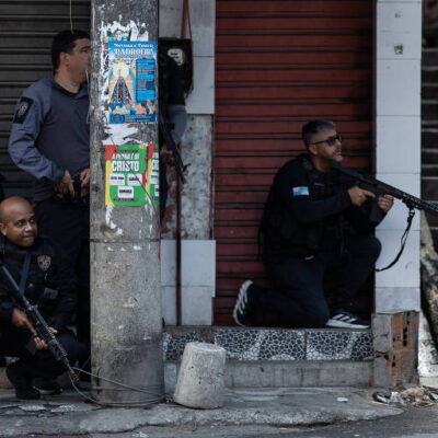 Delegado baleado no Rio tem perna amputada após operação que matou quatro policiais