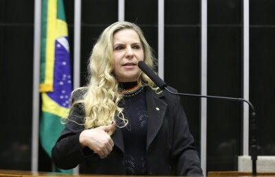 Deputada Luizianne Lins é interceptada por Israel em flotilha humanitária rumo a Gaza