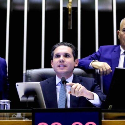 Deputados votam isenção do IR para salários até R$ 5 mil
