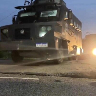 Drones lançam bombas contra policiais na megaoperação no Alemão e Penha