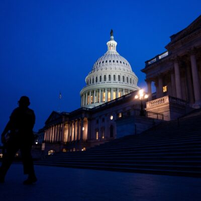 EUA enfrentam primeiro shutdown em quase sete anos após impasse político
