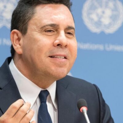 Embaixador venezuelano ironiza Nobel da Paz de María Corina Machado