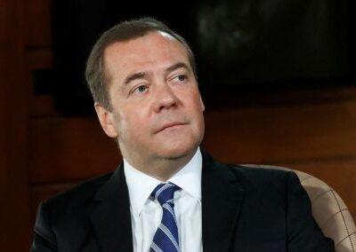 Ex-presidente russo Medvedev acusa EUA de hostilidade e ameaça de guerra