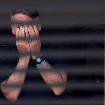 Filhos de Bolsonaro criticam decisão que mantém prisão domiciliar do ex-presidente