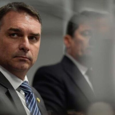 Flávio Bolsonaro sugere que EUA bombardeiem Baía de Guanabara contra tráfico de drogas