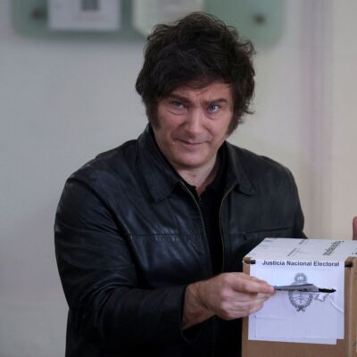 Helicóptero cai em pesqueiro próximo a restaurante em São Roque