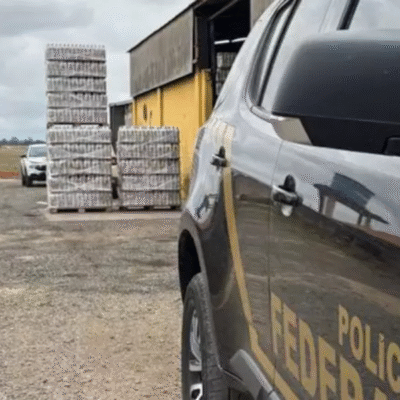 Indústrias suspeitas de adulterar bebidas com metanol são fiscalizadas pela PF