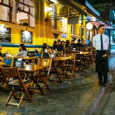 Intoxicação por metanol causa apreensão e mudança do consumo em bares de São Paulo