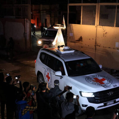 Israel reduz ajuda a Gaza para pressionar Hamas pela entrega de corpos de reféns