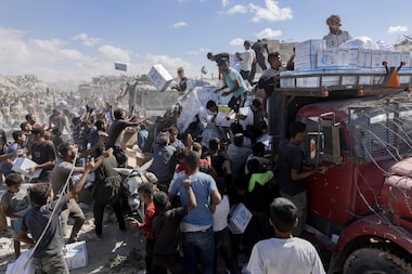 Israelenses e palestinos aguardam troca de reféns e prisioneiros com alívio e euforia