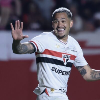 Luciano marca 100º gol, dá passe de letra e lidera alívio do São Paulo