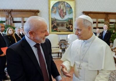Lula visita Papa Leão XIV no Vaticano e o convida para a COP30 no Brasil