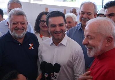 Ministro Celso Sabino mantém cargo e contesta expulsão do União Brasil