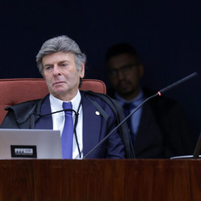 Ministro Luiz Fux questiona narrativa sobre urnas eletrônicas e saúda absolvições