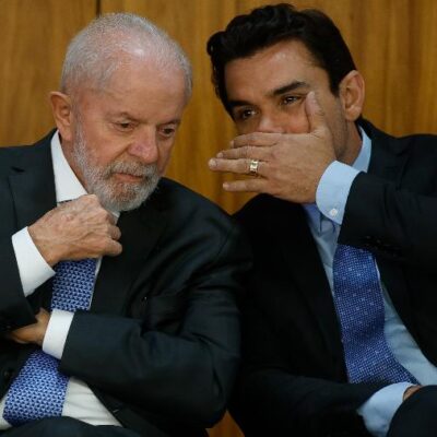Ministro Sabino insiste em ficar com Lula e enfrenta expulsão no União Brasil