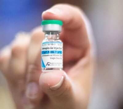 Ministério da Saúde recebe 2,5 mil doses do antídoto fomepizol para intoxicações por metanol