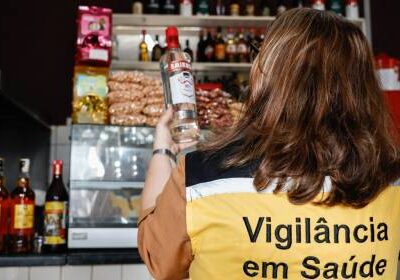 Notificações de intoxicação por metanol em bebidas sobem para 59, afirma ministro