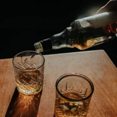 Polícia Civil de SP combate falsificação após mortes por metanol em bebidas