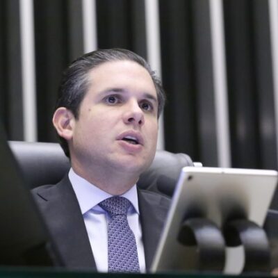 Presidente da Câmara destaca diálogo entre Brasil e EUA em discussões tarifárias