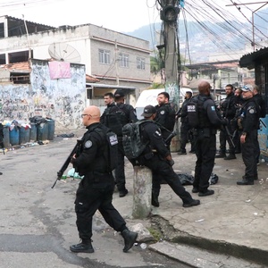 Professora critica operação policial letal e ineficaz contra CV no Rio