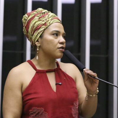 Projeto que amplia isenção do IR para salários até R$ 5 mil domina discursos na Câmara