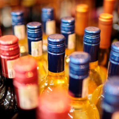 Sete erros comuns em bebidas falsificadas e como identificá-los