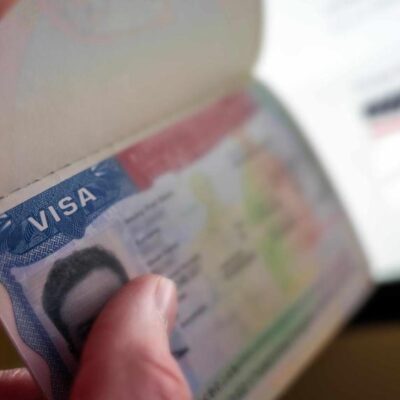 Shutdown nos EUA leva Embaixada no Brasil a suspender atualizações em redes sociais