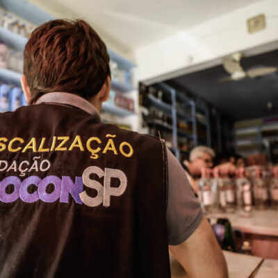 São Paulo intensifica fiscalização em bares suspeitos de vender bebida adulterada com metanol