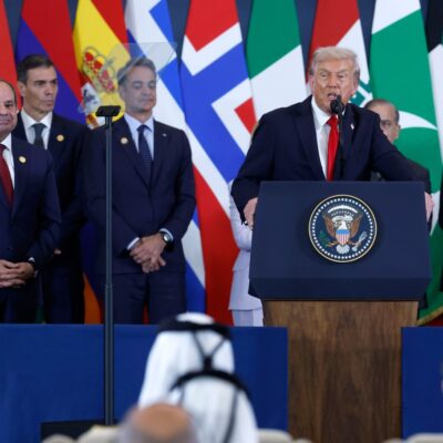 Trump assina acordo de trégua em Gaza após libertação de reféns israelenses