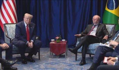 Trump lamenta condenação de Bolsonaro em encontro com Lula na Malásia