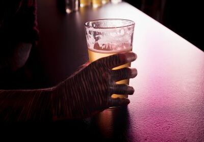 Três novos casos suspeitos de intoxicação por metanol são notificados no RJ