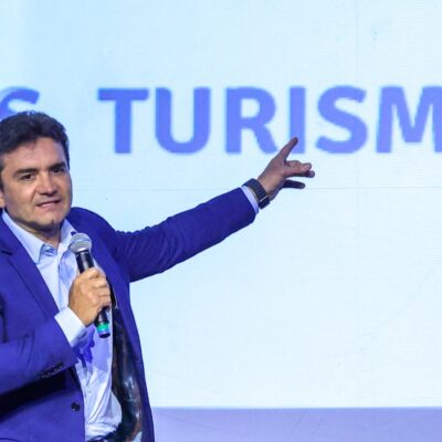 União Brasil afasta ministro Celso Sabino durante processo de expulsão