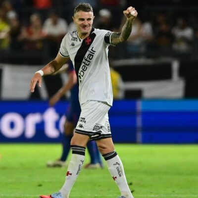 Vasco vence Bragantino por 3 a 0 e emplaca quarta vitória seguida no Brasileirão